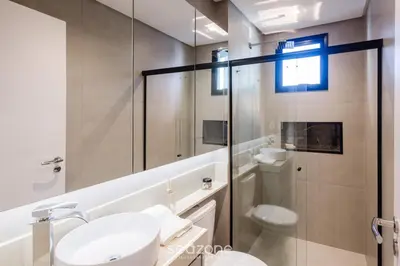 Uma casa de banho em Apto 2Q c/ Churrasq. a 600m da Praia VRE102