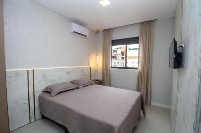 Uma cama ou camas num quarto em 007A - Apartamento a poucos metros do mar