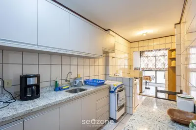 A cozinha ou kitchenette de Apto c/ varanda - beira mar a Meia Praia CEO0104