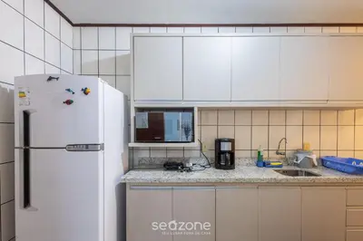A cozinha ou kitchenette de Apto c/ varanda - beira mar a Meia Praia CEO0104