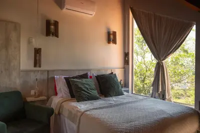 Uma cama ou camas num quarto em Bombinhas Guest House