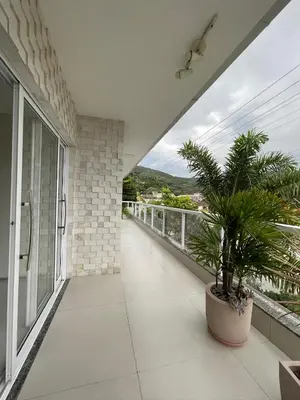 Uma vista geral da montanha ou uma vista da montanha a partir da casa de hóspedes