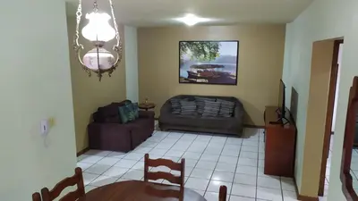 Uma área de estar em Apartamento na quadra do mar