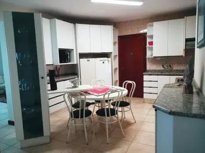 A cozinha ou kitchenette de Apartamento de frente para o mar