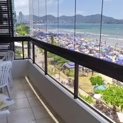 Apartamento de frente para o mar
