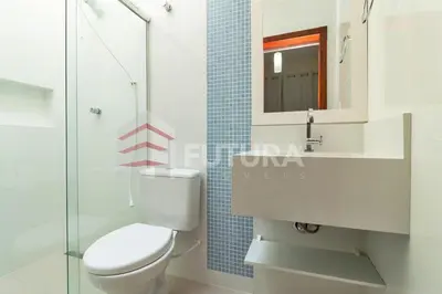 Uma casa de banho em LINDA CASA COM PISCINA PARA ALUGUEL DE TEMPORADA EM BOMBAS