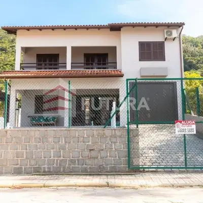 LINDA CASA COM PISCINA PARA ALUGUEL DE TEMPORADA EM BOMBAS