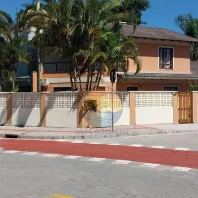 Casa no centro da praia de Mariscal perto do mercado e comércio em geral