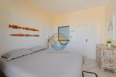A planta de Triplex Beira Mar com piscina - Próximo a comércio em geral