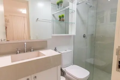 Uma casa de banho em Varandas do Atlântico 306A – Frente Mar em Bombas
