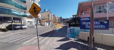 A planta de Sobrado no Centro de Bombinhas - próximo a praia e comércio em geral