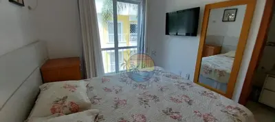 Uma cama ou camas num quarto em Apartamento no centro da praia com piscina - AP 80