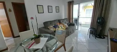 Uma área de estar em Apartamento no centro da praia com piscina - AP 80