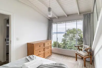 Uma cama ou camas num quarto em Sobrado Bela Vista c/Churrasq em Bombinhas AGS0642