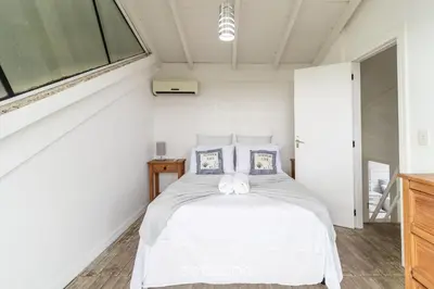 Uma cama ou camas num quarto em Sobrado Bela Vista c/Churrasq em Bombinhas AGS0642