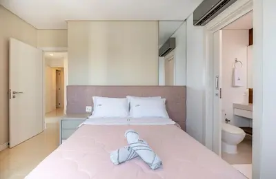 Uma cama ou camas num quarto em Elegance Tower 3 Suítes by Achei Camboriú