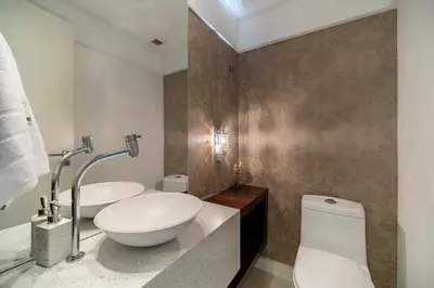 Uma casa de banho em Elegance Tower 3 Suítes by Achei Camboriú