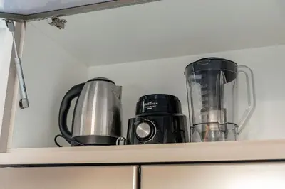 Comodidades para chá e café em Elegance Tower 3 Suítes by Achei Camboriú