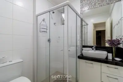 Uma casa de banho em Apto Vista Mar c/ churrasq em Bombinhas ARN0104