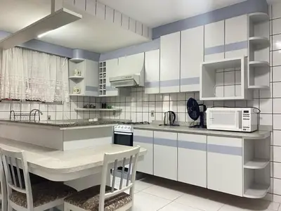 A planta de B916 - Apto 03 quartos para 7 pessoas perto do mar