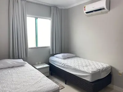 Uma cama ou camas num quarto em B111 - Apto 02 quartos perto do mar em Bombas - SC