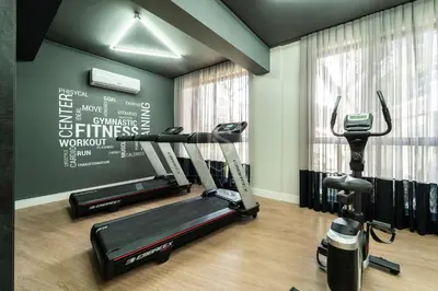 O centro de fitness e/ou as comodidades de fitness de A07 - Apartamento 301 Bloco 3 - Waldgarten - 50m do mar - Condomínio de alto padrão com piscina e academia.