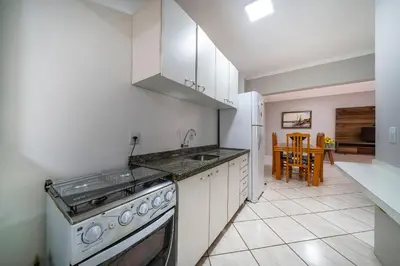 A cozinha ou kitchenette de A02 - Estrela do Mar 403 A - Centro de Bombinhas - 50m do mar - Ótima localização