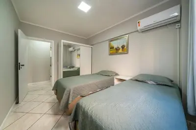 Uma cama ou camas num quarto em A02 - Estrela do Mar 403 A - Centro de Bombinhas - 50m do mar - Ótima localização