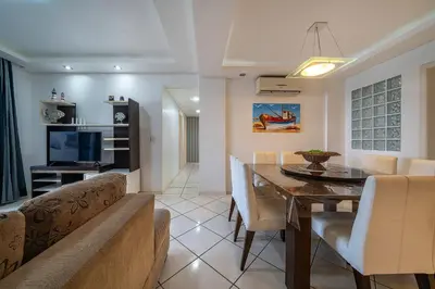 Uma área de estar em A08 - Laélia Purpurata - Apartamento frente mar 03 dormitórios