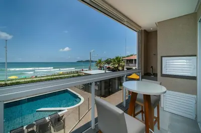 Uma varanda ou terraço em A13 - APARTAMENTO BEIRA MAR NA PRAIA DE BOMBAS 02 SUÍTES