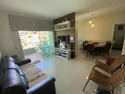 Uma área de estar em A15 - APARTAMENTO 2 DORMITÓRIOS NO CENTRO DE BOMBINHAS ALUGUEL DE TEMPORADA