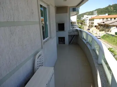 Uma varanda ou terraço em A15 - APARTAMENTO 2 DORMITÓRIOS NO CENTRO DE BOMBINHAS ALUGUEL DE TEMPORADA