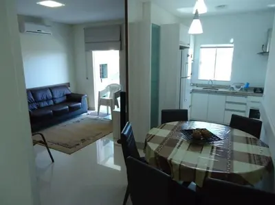 A cozinha ou kitchenette de A15 - APARTAMENTO 2 DORMITÓRIOS NO CENTRO DE BOMBINHAS ALUGUEL DE TEMPORADA
