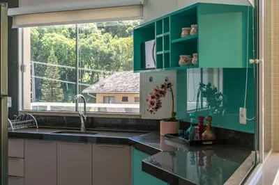 A planta de A17 - APARTAMENTO ALUGUEL DE TEMPORADA 03 SUÍTES PRÓXIMO AO MAR NO CENTRO DE BOMBINHAS