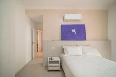 A planta de A17 - APARTAMENTO ALUGUEL DE TEMPORADA 03 SUÍTES PRÓXIMO AO MAR NO CENTRO DE BOMBINHAS