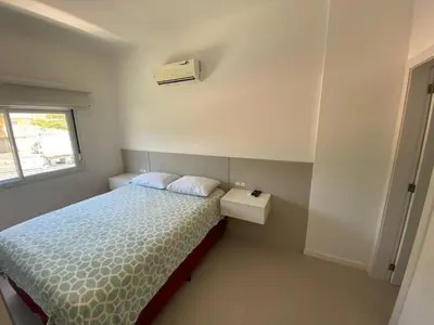 Uma cama ou camas num quarto em A40 - Águas Azuis Apartamento de duas suítes