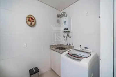 Uma casa de banho em A47 -Águas Azuis 302 bl 01 - Apartamento no centro de Bombinhas - 3 suítes - Jacuzzi