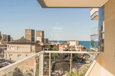 Uma vista do mar geral ou uma vista do mar a partir do apartamento