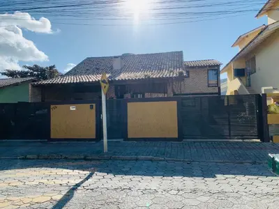 O edifício onde o quarto em acomodação particular está situado