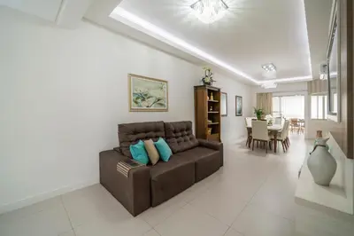 Uma área de estar em A05 - 101 bl 02 - Águas Azuis - Apartamento na Avenida de Bombinhas