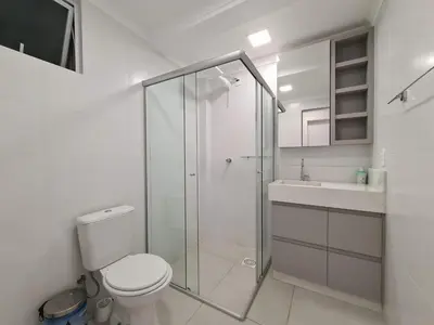 Uma casa de banho em A50 - Montese 301 - Apartamento para 08 pessoas - 03 dormitórios