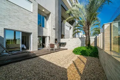 A planta de A102 - Residencial Badejo - Apto 101 - Garden em condomínio com Piscina