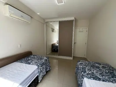 Uma cama ou camas num quarto em A91 - Varadero - Apartamento de 02 dormitórios em Bombas.