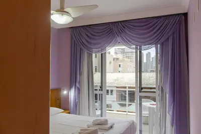 Uma cama ou camas num quarto em A 2 quadras da praia em Itapema VM7682
