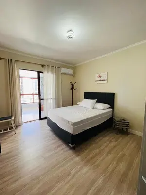 Uma cama ou camas num quarto em APARTAMENTO EM MEIA PRAIA ITAPEMA 3 QUARTOs