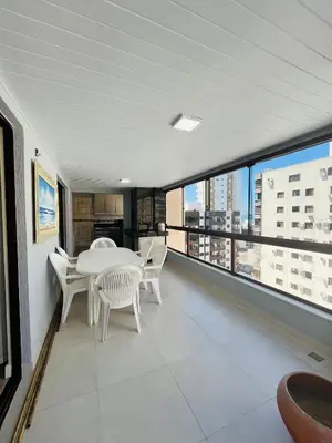 Uma varanda ou terraço em APARTAMENTO EM MEIA PRAIA ITAPEMA 3 QUARTOs