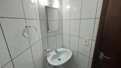 Uma casa de banho em 604 - Apto 2 dormitórios a 50m da praia de Bombas