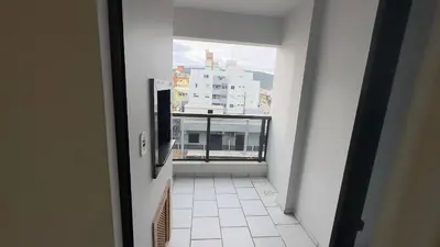 Uma varanda ou terraço em 604 - Apto 2 dormitórios a 50m da praia de Bombas