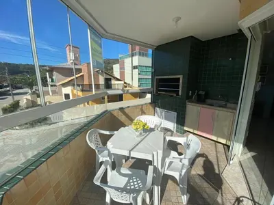 Uma varanda ou terraço em cód 101 - Apartamento á apenas 100m do mar!