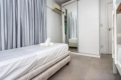A planta de Solar de Bombinhas 204 – Localização Privilegiada e Ótimo Custo-Benefício a 30m da Praia.